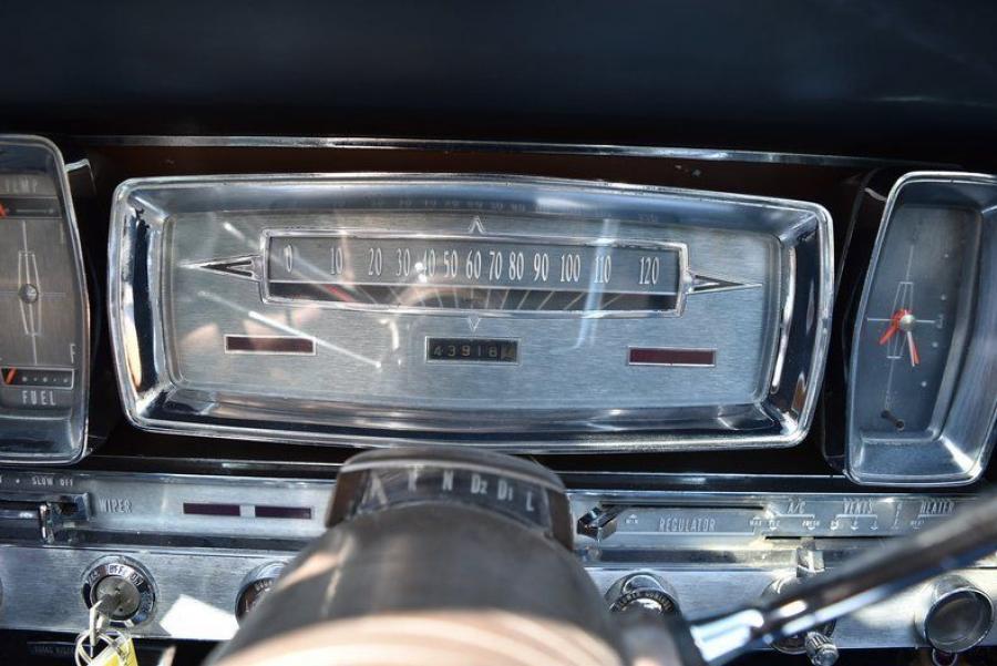 Панель приборов Lincoln Continental Limousine (53A) 1963 года  (фото 3 из 27)